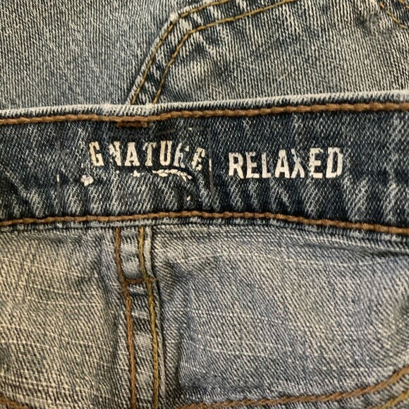 Signature Jeans by Levi Strauss Mens 34/32 Relaxed Fit Some Distressing. - Picture 6 of 10
